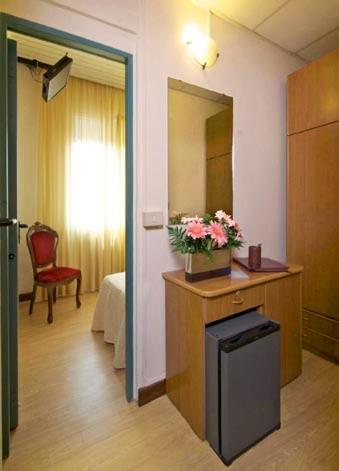 Postel nebo postele na pokoji v ubytování Hotel Roma