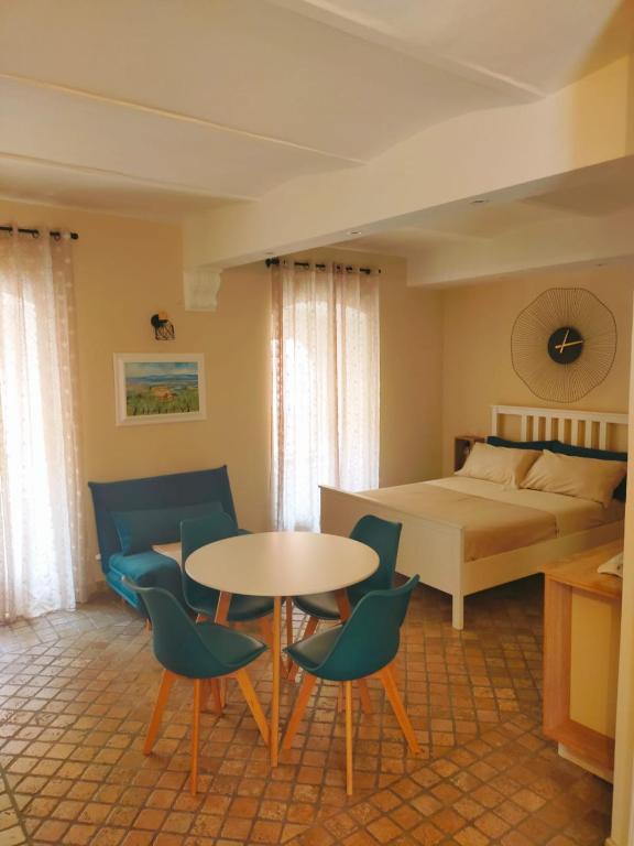 A seating area at MancioBiba Home