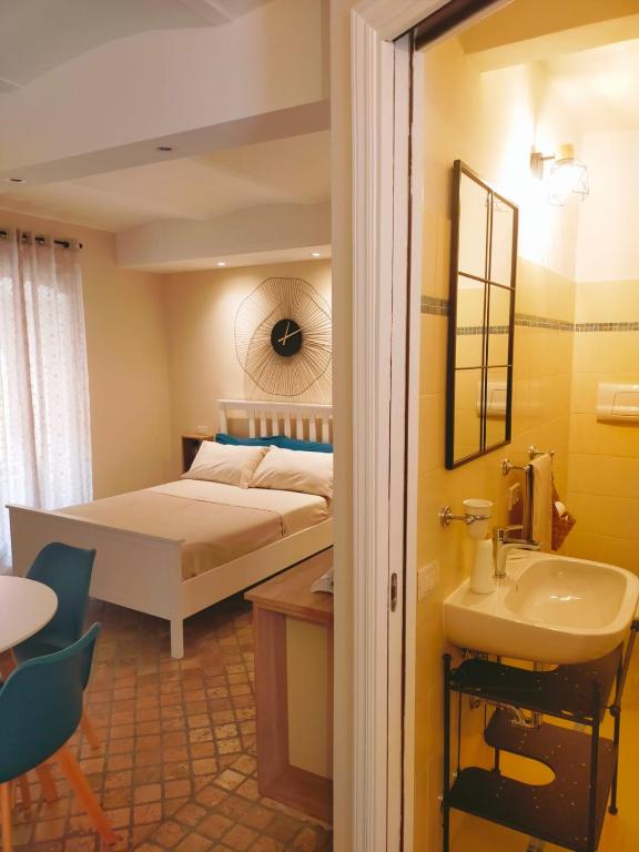 A bed or beds in a room at MancioBiba Home