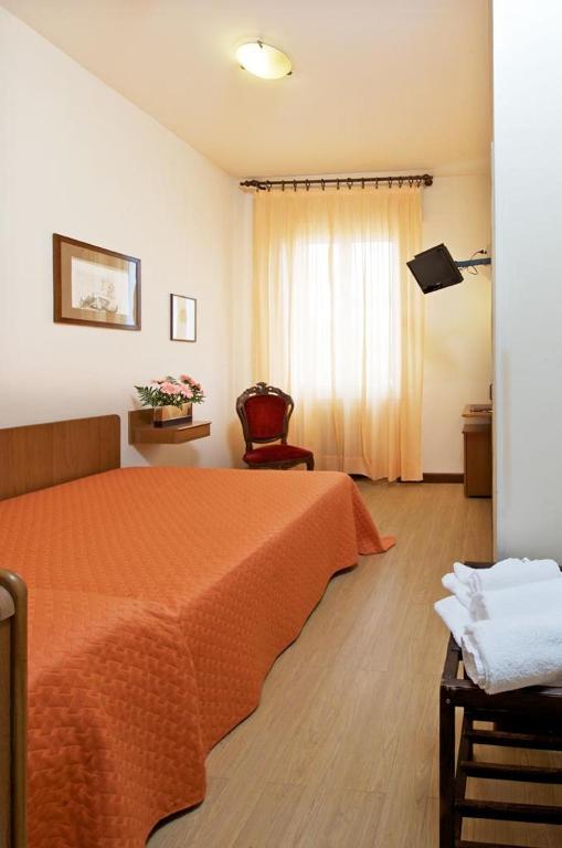 Postel nebo postele na pokoji v ubytování Hotel Roma