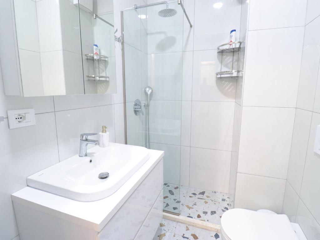 Modern Apt in Mangalem21 Complex WiFi,AC - Image 3