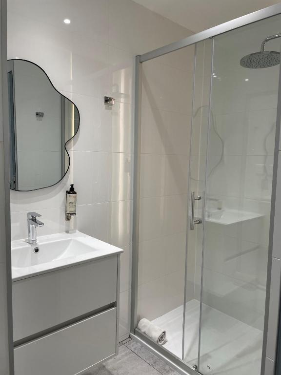 Best Western Plus Hôtel la Rade - Comfort Twin Room With Balcony - Non-Smoking
