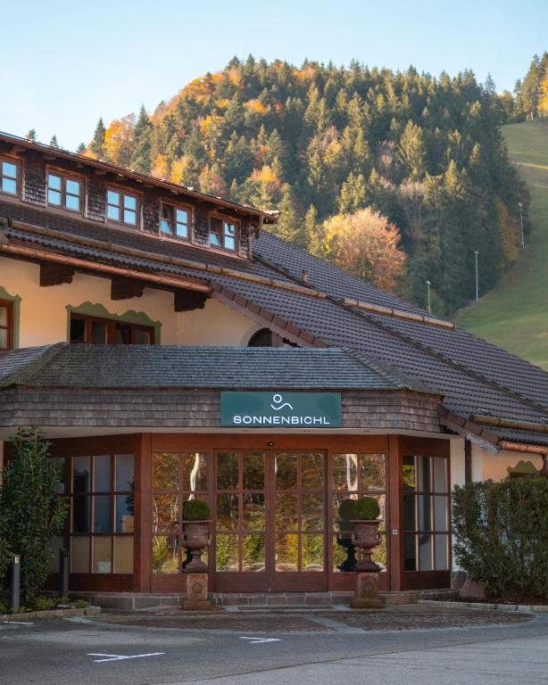 Nespecifikovaný výhled na hory nebo výhled na hory při pohledu z hotelu