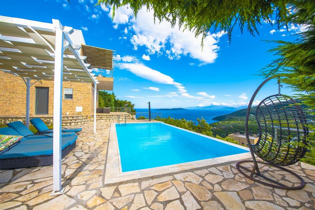 Basen w obiekcie Villa Faneromeni lub w pobliżu