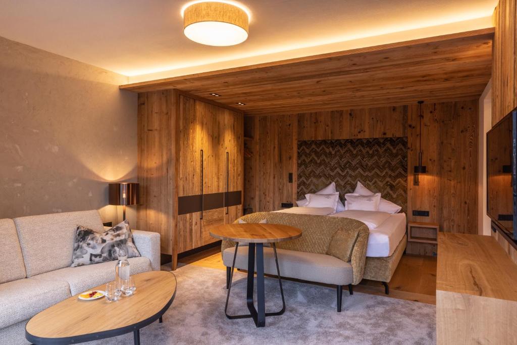 Postel nebo postele na pokoji v ubytování Hotel Sonnenspitze