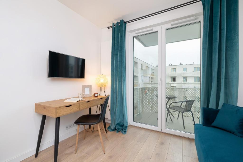 Televízia a/alebo spoločenská miestnosť v ubytovaní Saska Blu Studios Premium by Noclegi Renters