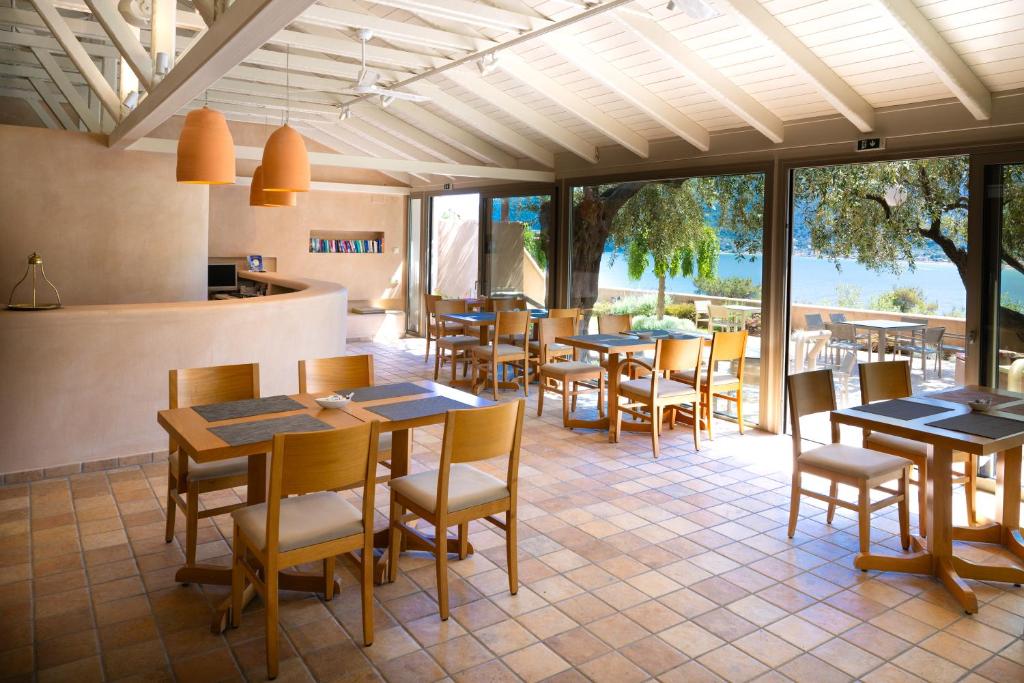 Restaurace v ubytování Island View Villa