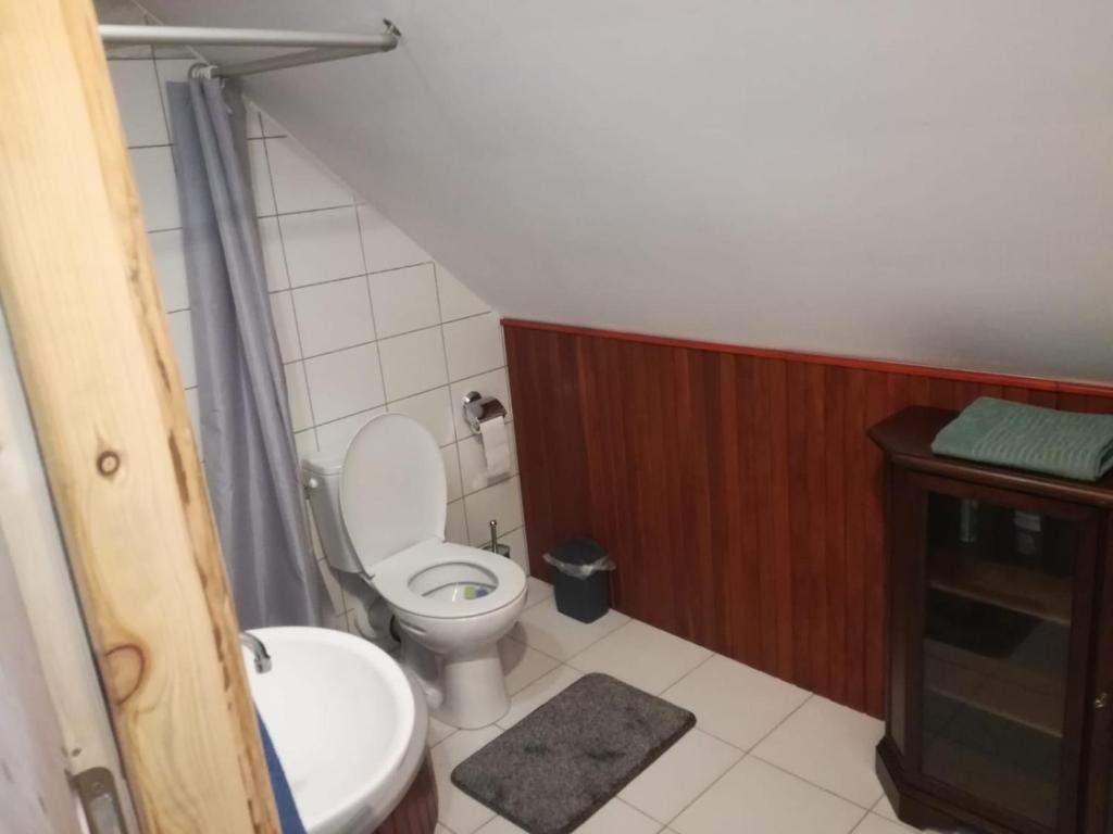 Kúpeľňa v ubytovaní Cichy dom na Warmii i Mazurach
