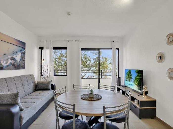 a living room with a table and a couch at 212 Elegant, renovated, confortable Playa Paraiso in Playa Paraiso