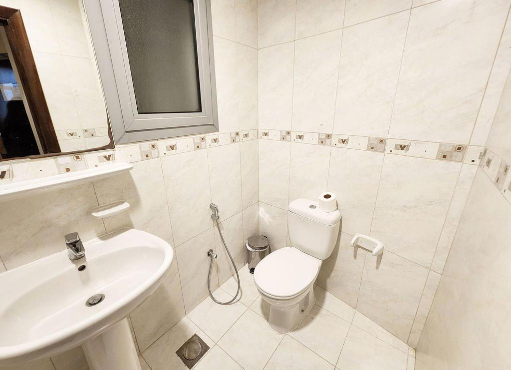 Koupelna v ubytování RH- Spacious, Stylish, 01BR near Mall of Emirates