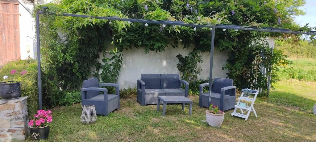 a group of blue chairs sitting in a yard at Respire O&#39;Dorat chambres privées dans havre de paix in Le Dorat