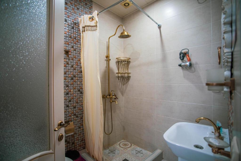 Koupelna v ubytování Borjomi Classic Hotel
