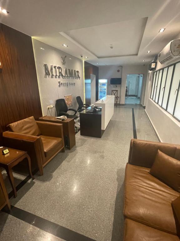 Posezení v ubytování Miramar Evergreen Hotel