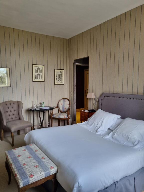 Postel nebo postele na pokoji v ubytování Chateau De Fere