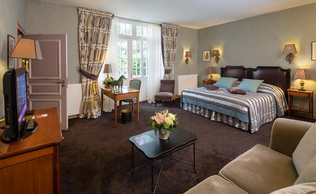 Postel nebo postele na pokoji v ubytování Chateau De Fere