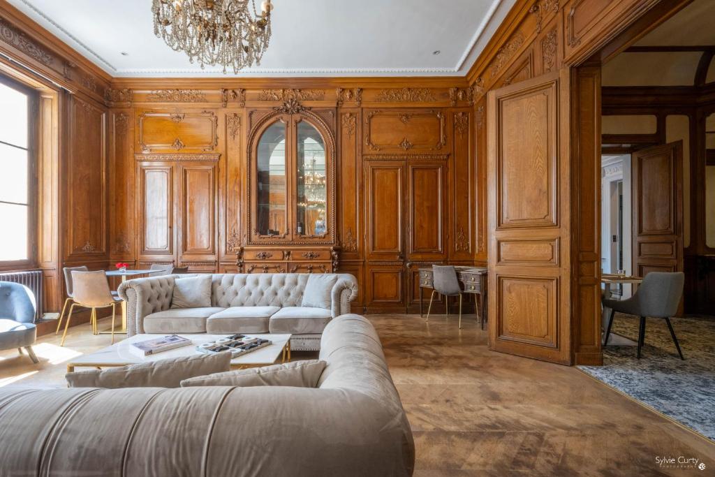 a living room with a couch and a table at Le Champlain in La Rochelle