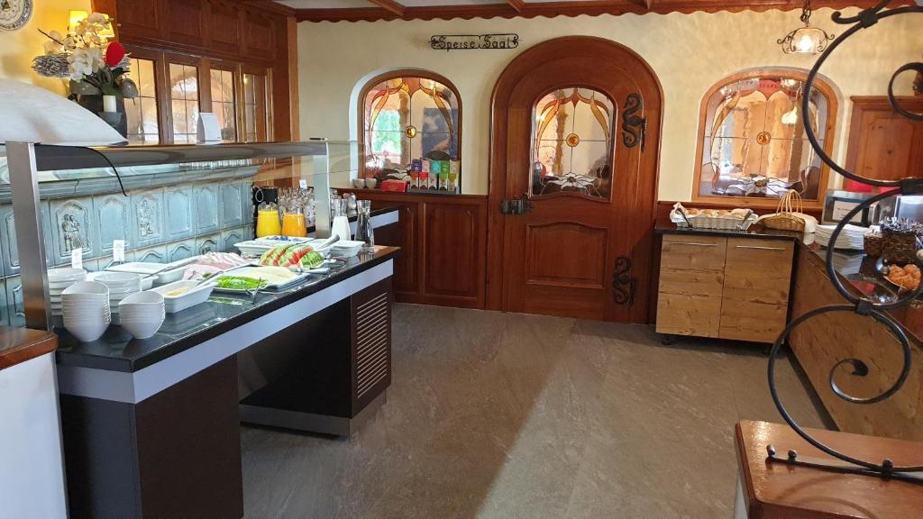 Kuchyň nebo kuchyňský kout v ubytování Hotel Edelweiẞ garni