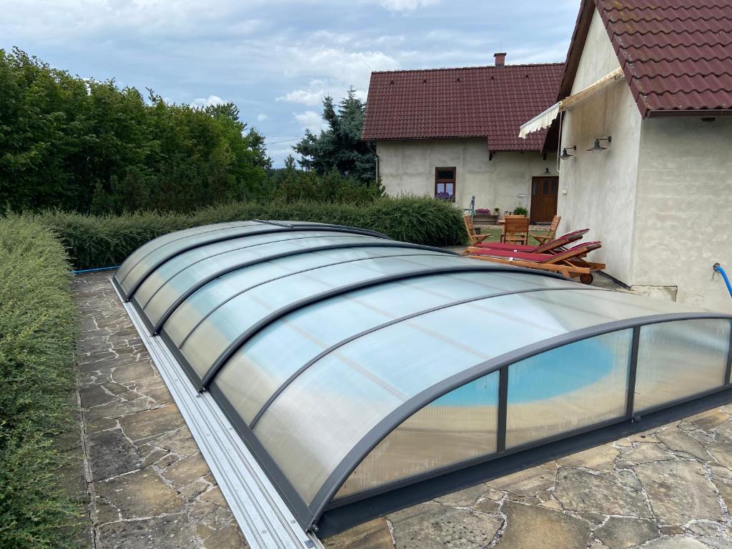 Bazén v ubytování Statek na samotě nebo v jeho okolí