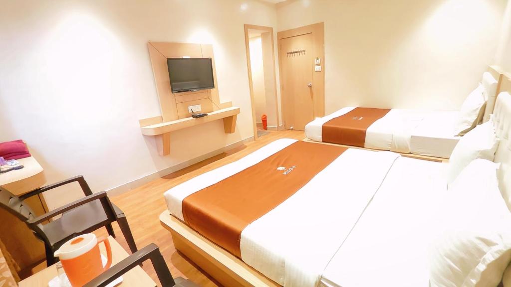 Postel nebo postele na pokoji v ubytování Hotel Yog Palace Newly Renovated