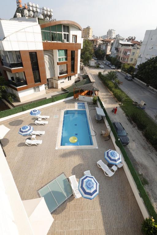 Bazén v ubytování Mira Hotel Antalya nebo v jeho okolí