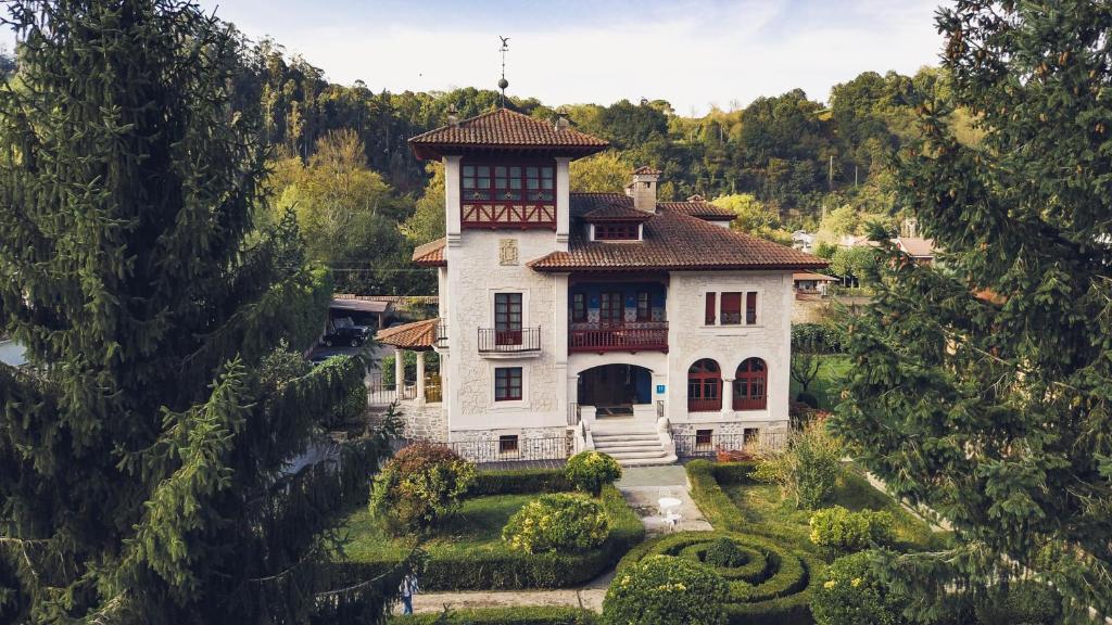 an aerial view of a house with a tower at Hotel Palacete Real in Villamayor