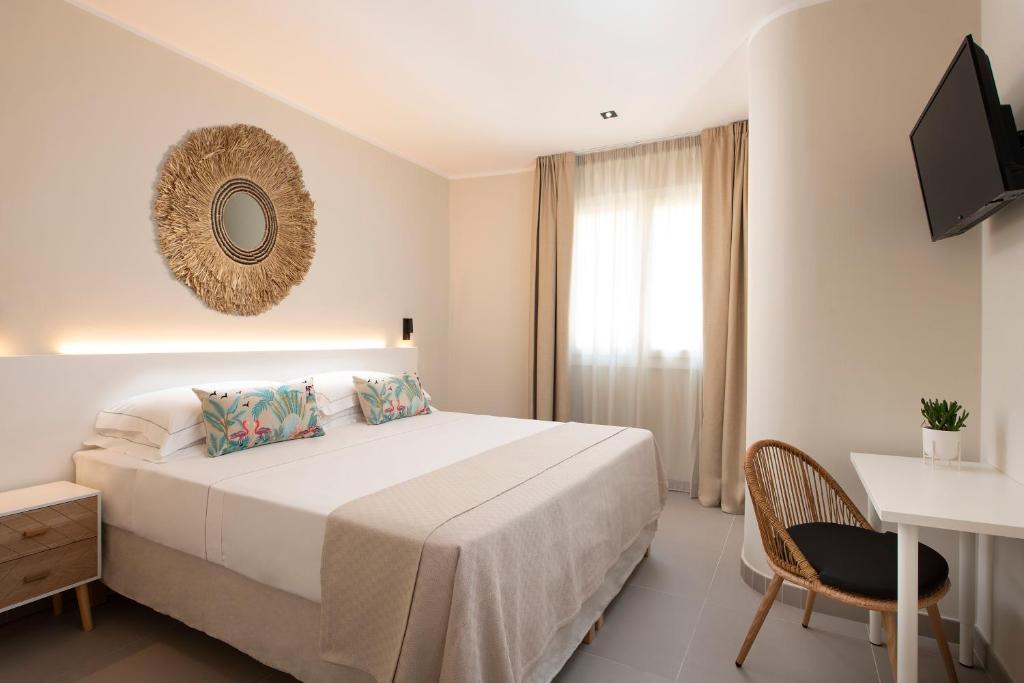 Postel nebo postele na pokoji v ubytování MEM Lodge and Suite