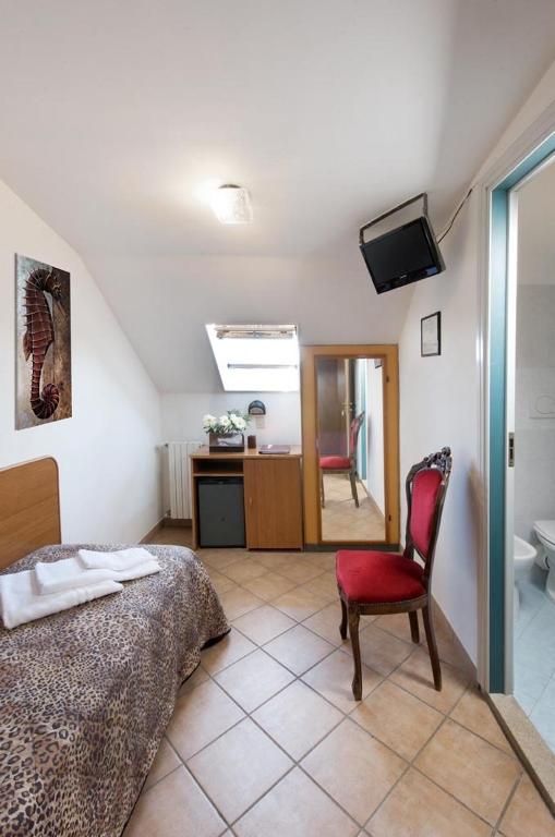 Postel nebo postele na pokoji v ubytování Hotel Roma