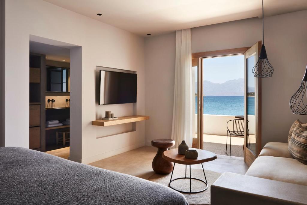 Minos Beach Art Hotel, a Member of Design Hotels - 9
