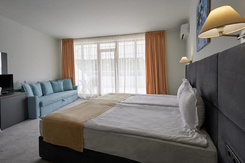 Hotel Continental - Тройная комната с видом