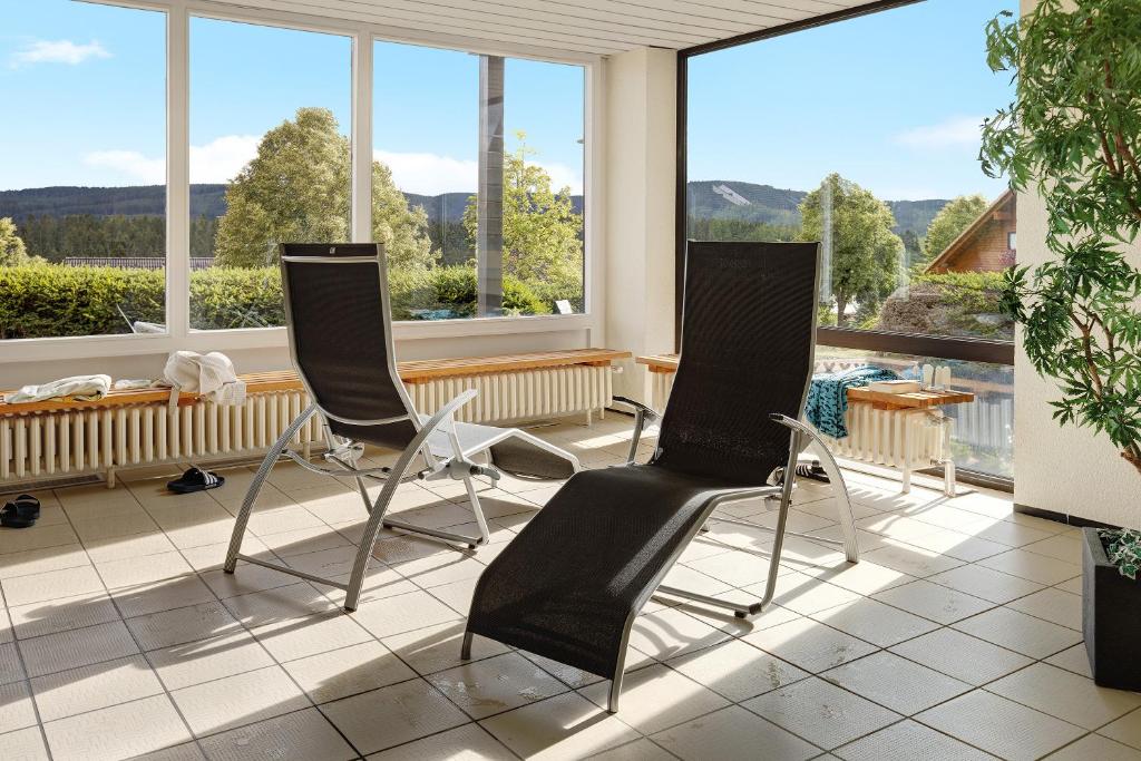 a room with three chairs and a large window at Ferienwohnung Sally in Lenzkirch