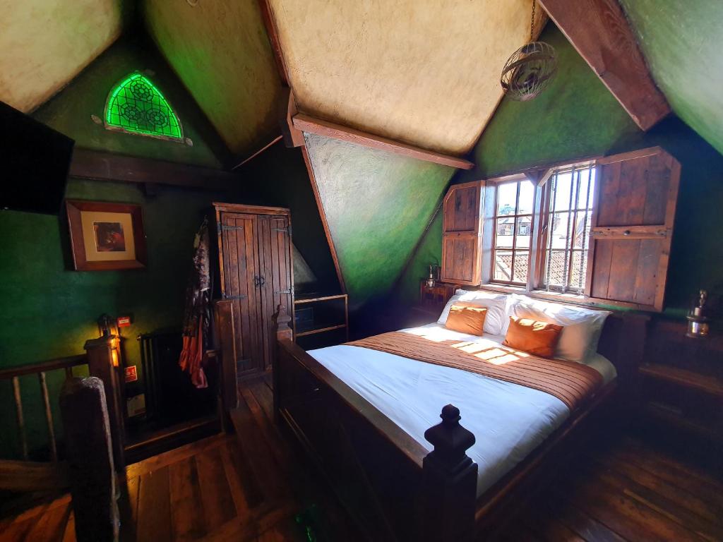 Hocus Pocus Tiny Hotel - 