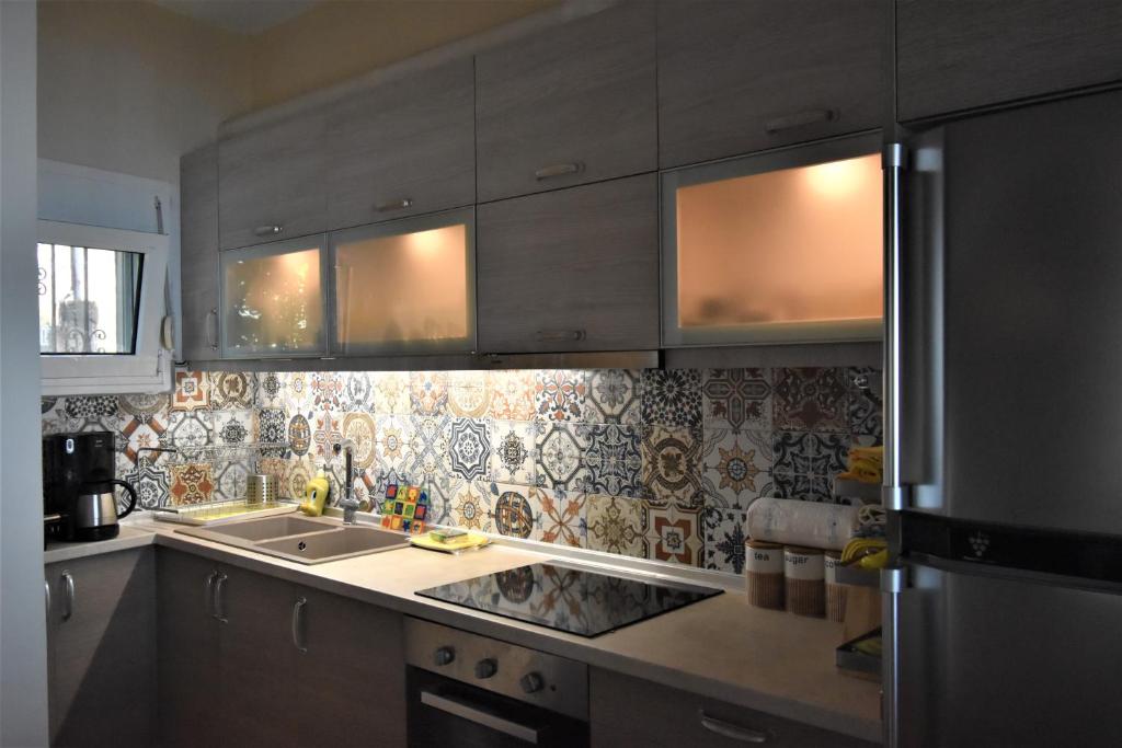 Kuchyň nebo kuchyňský kout v ubytování Modern seaside maisonette 130 m2 Oikia Litsas Paliouria Larissas