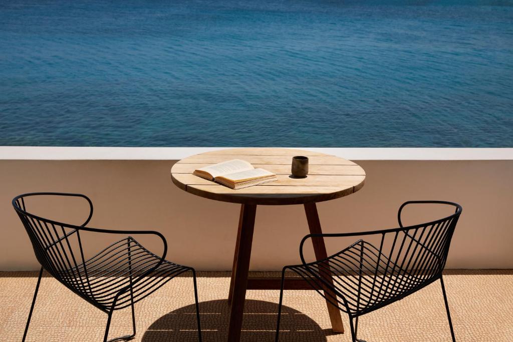 Minos Beach Art Hotel, a Member of Design Hotels - 16