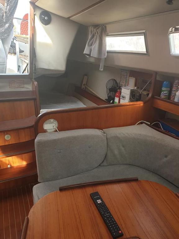 Seating area sa D&eacute;tente insolite sur un bateau a Cabourg