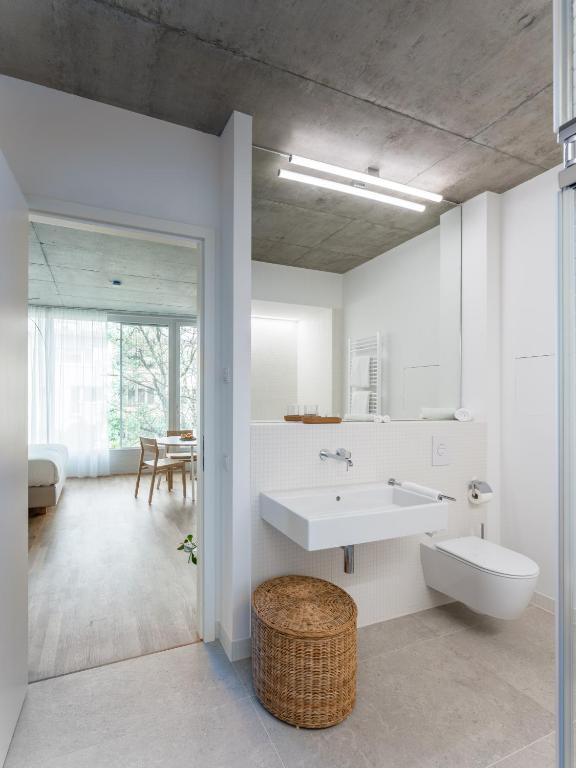 Carlotta Apartments - 11