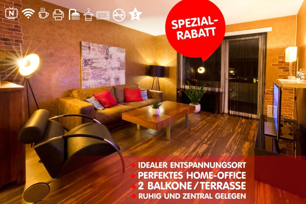 Special Retreat Apartment & Home-Office & Workplace في بازل: غرفة معيشة مع أريكة وطاولة