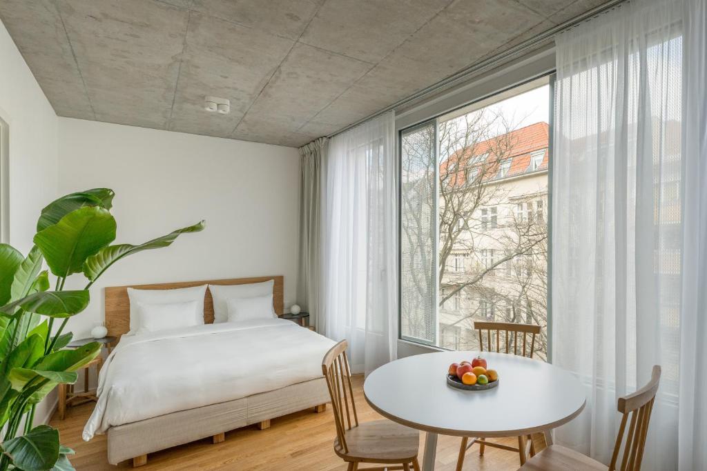 Carlotta Apartments - 4