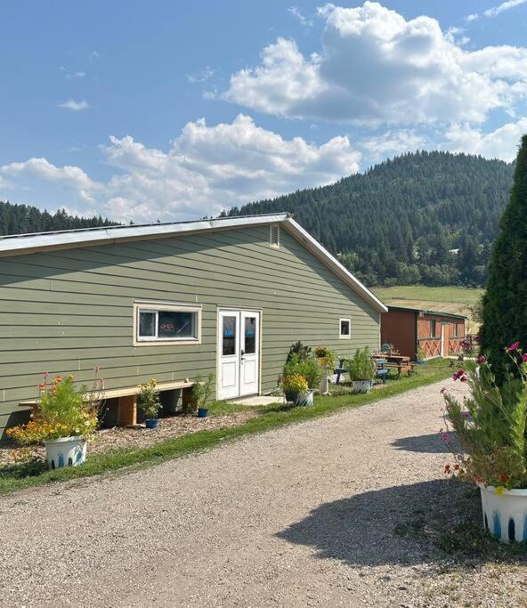 Nespecifikovaný výhled na hory nebo výhled na hory při pohledu z luxury tent
