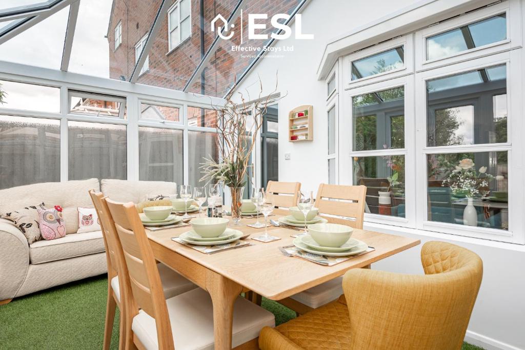 Posezení v ubytování 4 Bedroom Townhouse 10mins walk from Shrewsbury Town Centre with Parking