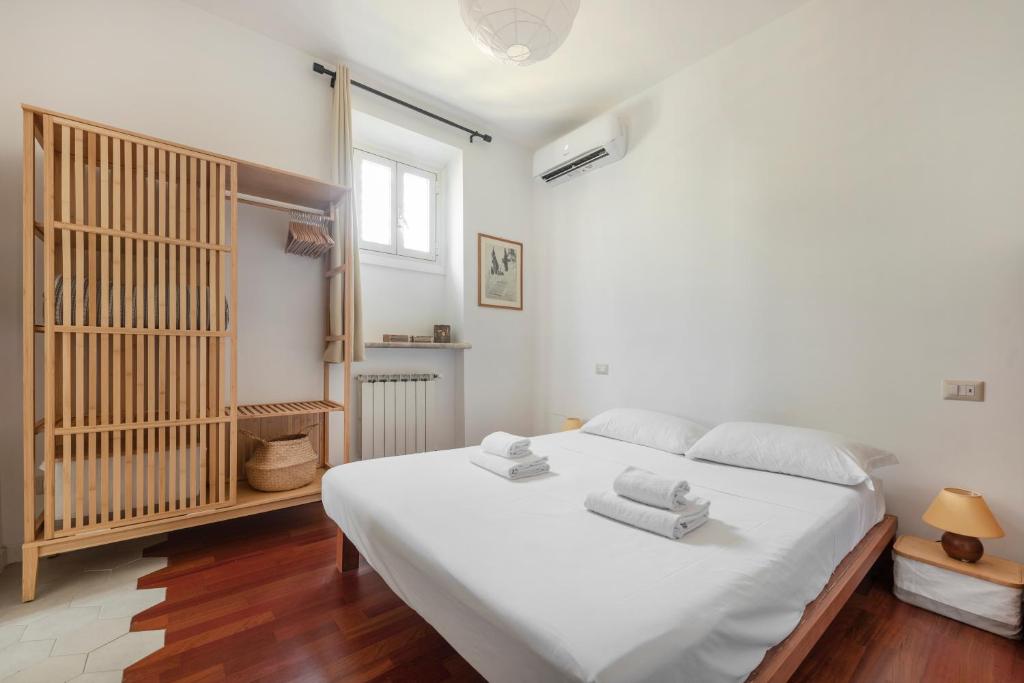 A bed or beds in a room at Residenza Urbana