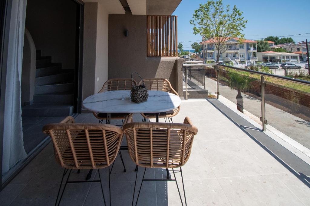 Balkón nebo terasa v ubytování La Boheme Suites