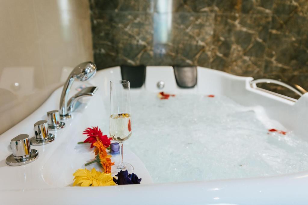 Kupatilo u objektu HOTEL Villa Cvijanović - WELLNESS-SPA