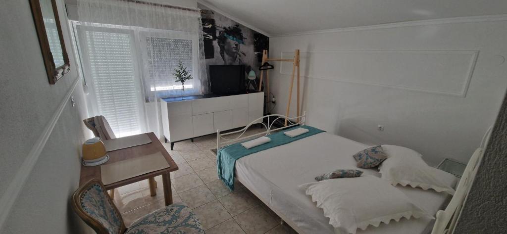 Μια τηλεόραση ή/και κέντρο ψυχαγωγίας στο Apartmani Mirjana