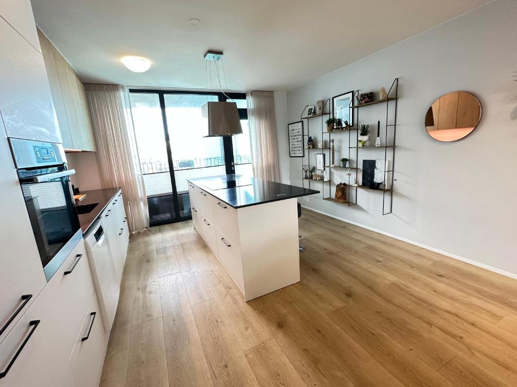 Kuchyň nebo kuchyňský kout v ubytování Red Apartment Hverfisgata - Birta Rentals