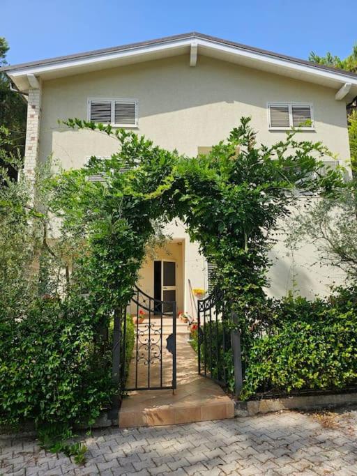 a house with a gate with an arch in front of it at Golem Beach Villa in Golem
