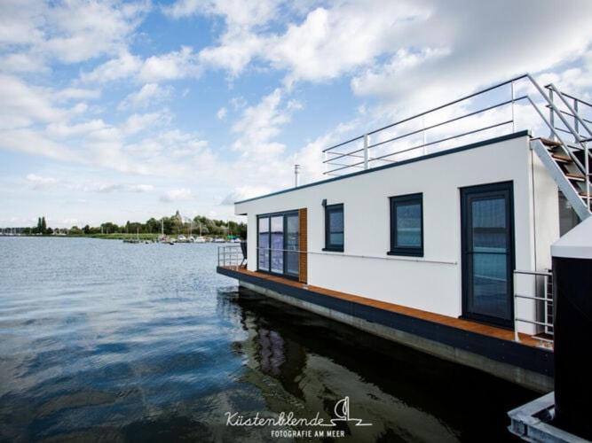 Boat Houseboat in Ribnitz Damgarten, Ribnitz-Damgarten, Germany ...