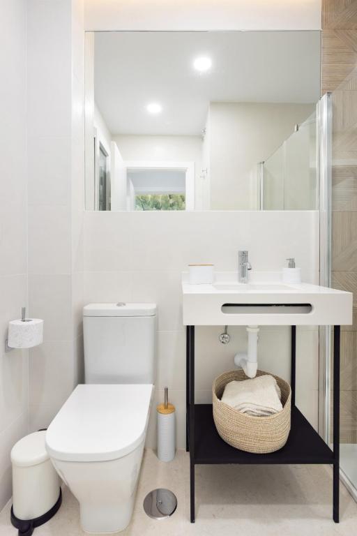 Koupelna v ubytování APARTAMENTOS PLAZA DEL CHARCO I