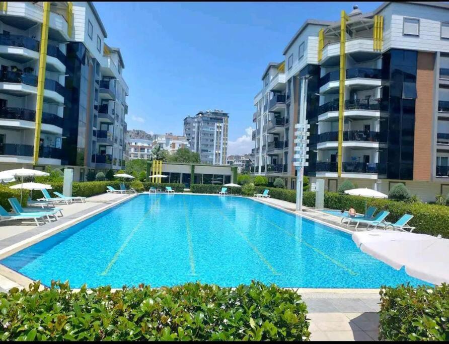 Konyaaltı’nda Lüks Havuzlu 1+1