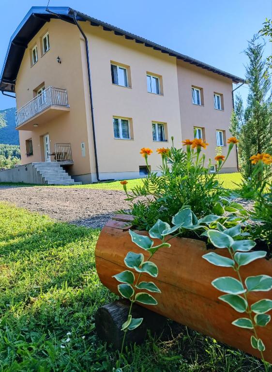 Vonkajšia záhrada v ubytovaní Guesthouse Nikolina