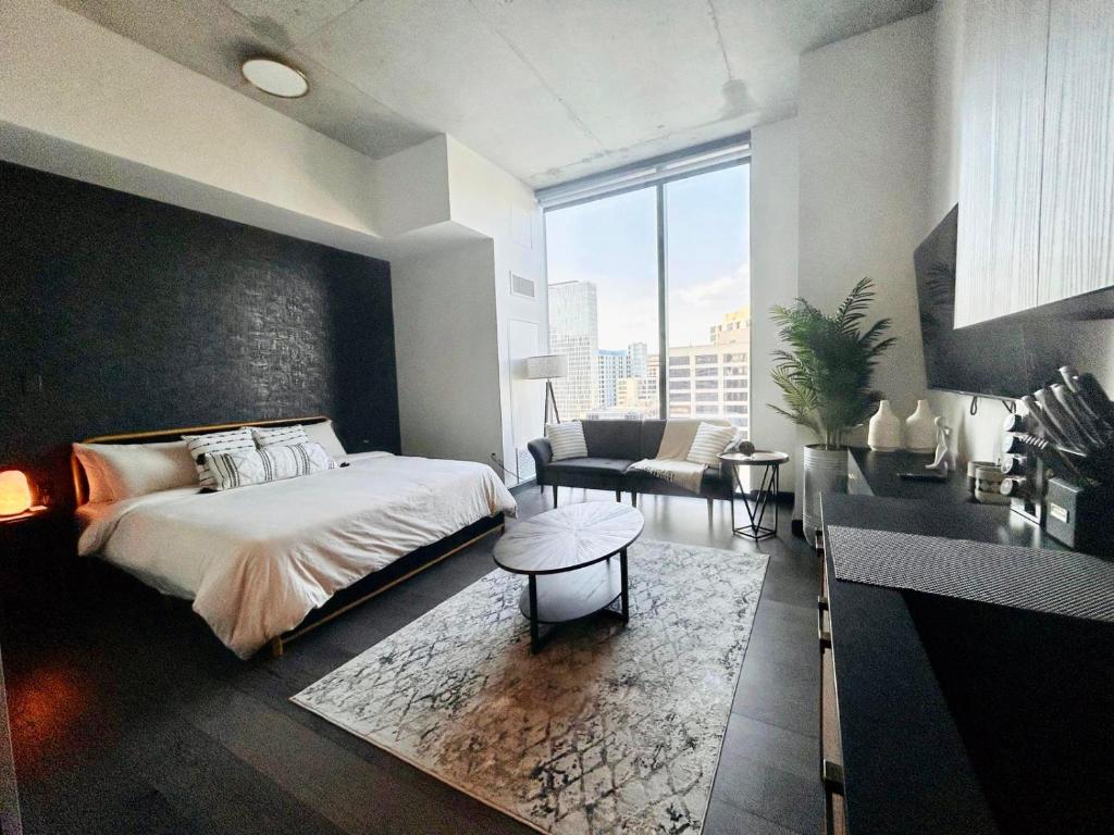 a bedroom with a bed and a living room at Downtown Austin Oasis Luxurious Studio Retreat with amazing Pool and Gym in Austin